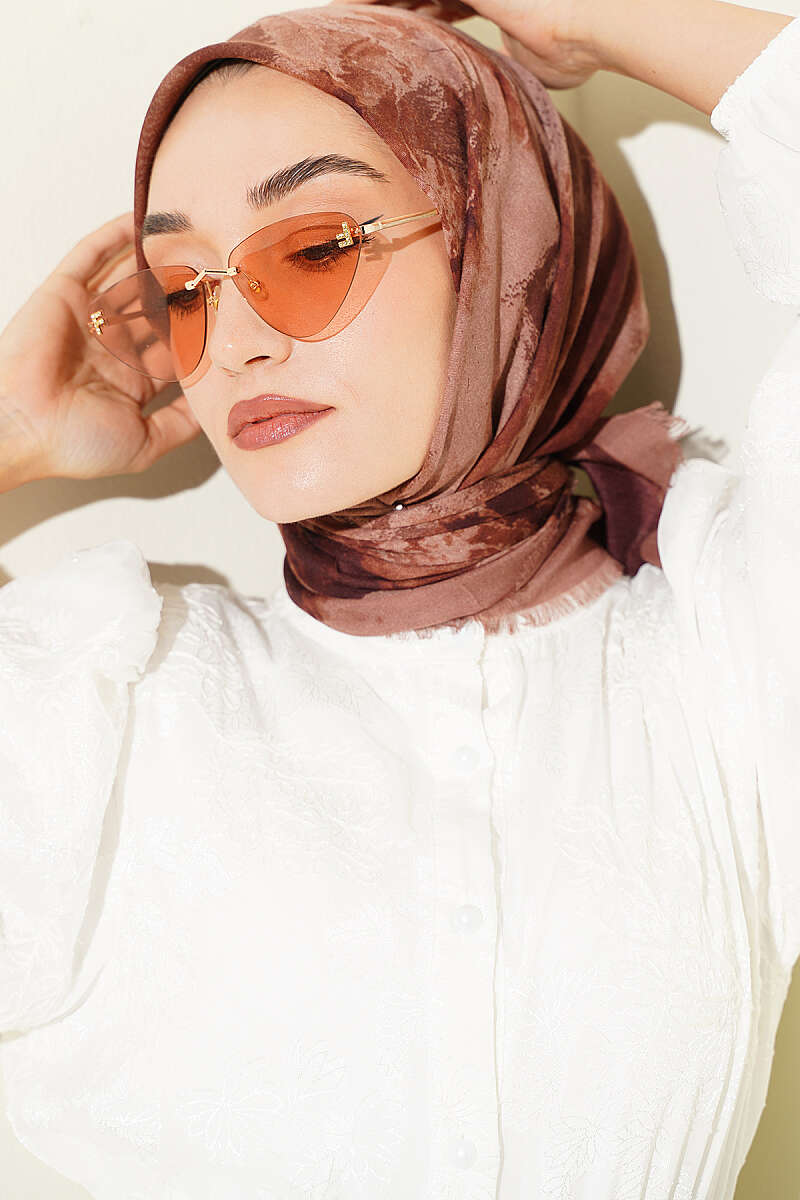 https://cdn.pazarium.com.tr/batik-desenli-soft-esarp-sutlu-kahve-813961-20-B.jpg