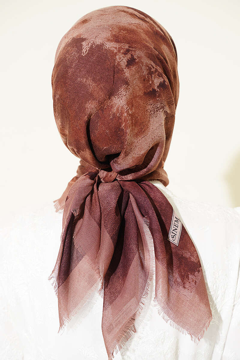 https://cdn.pazarium.com.tr/batik-desenli-soft-esarp-sutlu-kahve-813962-20-B.jpg