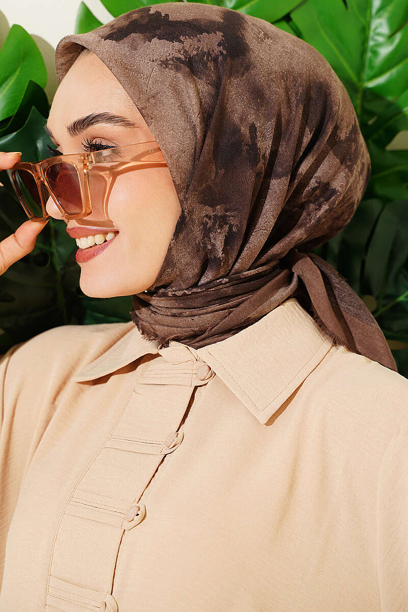 https://cdn.pazarium.com.tr/batik-desenli-soft-esarp-vizon-813964-20-B.jpg