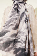https://cdn.pazarium.com.tr/batik-ebruli-bambu-kras-sal-siyah-bej-793936-19-B.jpg