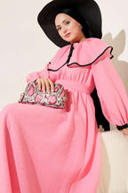 https://cdn.pazarium.com.tr/bebe-yaka-bel-lastikli-elbise-pembe-655746-15-B.jpg