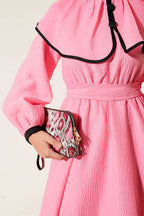 https://cdn.pazarium.com.tr/bebe-yaka-bel-lastikli-elbise-pembe-655748-15-B.jpg