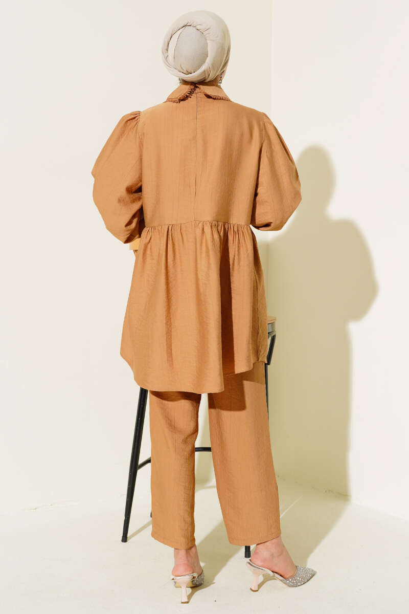https://cdn.pazarium.com.tr/bebe-yaka-dantel-detayli-ikili-takim-camel-513327-12-B.jpg