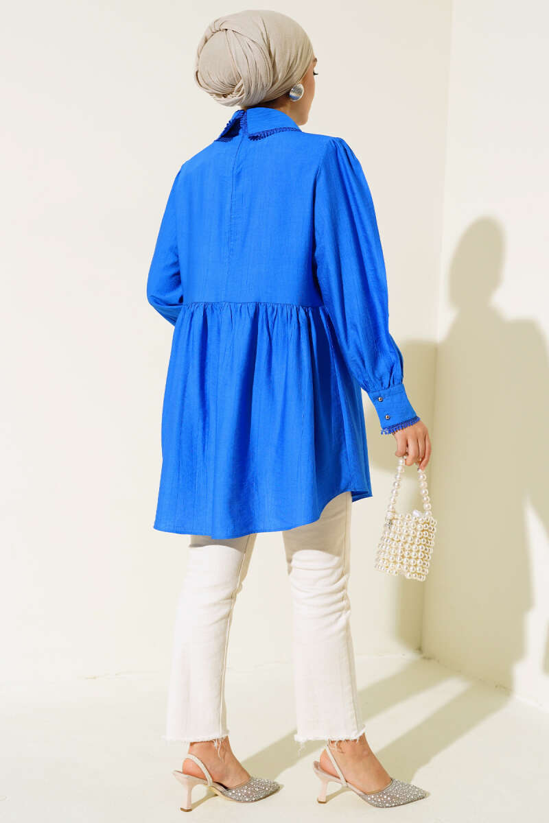 https://cdn.pazarium.com.tr/bebe-yaka-dantelli-tunik-saks-513456-12-B.jpg