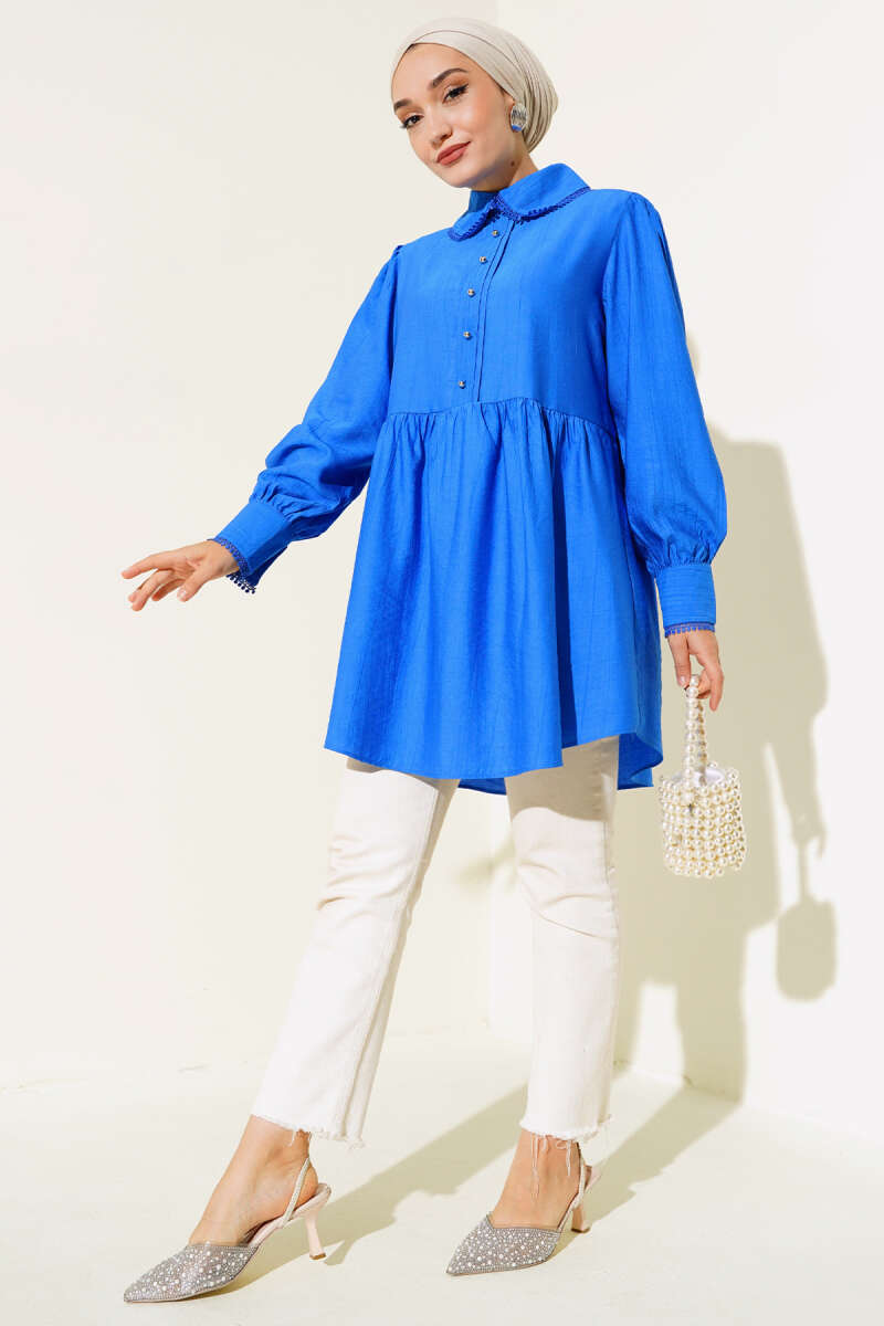 https://cdn.pazarium.com.tr/bebe-yaka-dantelli-tunik-saks-513457-12-B.jpg