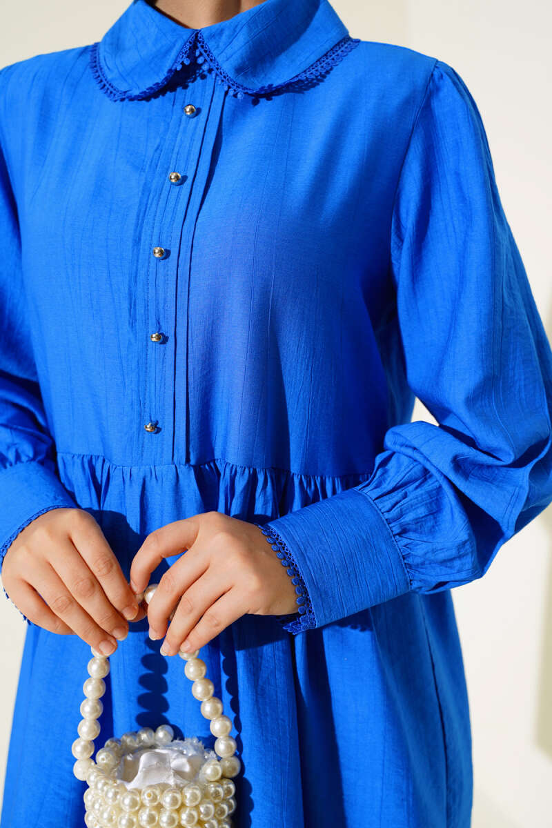 https://cdn.pazarium.com.tr/bebe-yaka-dantelli-tunik-saks-513459-12-B.jpg