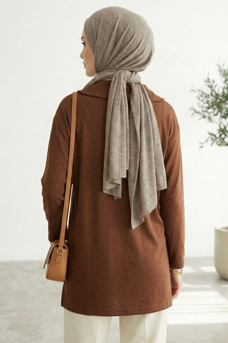 https://cdn.pazarium.com.tr/bebe-yaka-detayli-tunik-kahve-747238-18-B.jpg
