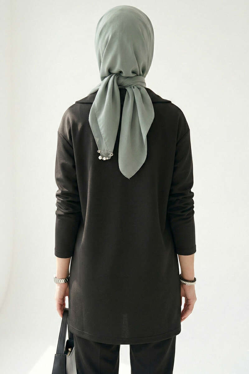 https://cdn.pazarium.com.tr/bebe-yaka-detayli-tunik-siyah-747227-18-B.jpg