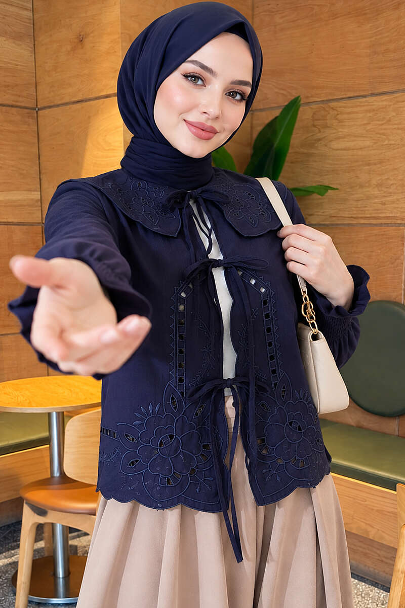 https://cdn.pazarium.com.tr/bebe-yaka-nakisli-baglamali-bluz-lacivert-837009-15-B.jpg