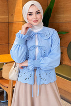 https://cdn.pazarium.com.tr/bebe-yaka-nakisli-baglamali-bluz-mavi-837013-15-B.jpg