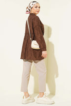 https://cdn.pazarium.com.tr/bel-buzgulu-kendinden-desenli-gomlek-kahve-784145-19-B.jpg