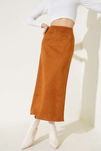 https://cdn.pazarium.com.tr/bel-fermuarli-suet-kalem-etek-taba-561867-13-B.jpg