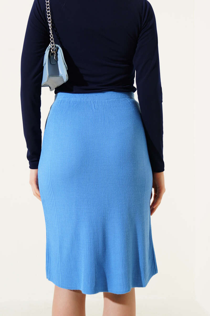 https://cdn.pazarium.com.tr/bel-lastikli-basic-triko-midi-etek-indigo-592383-14-B.jpg