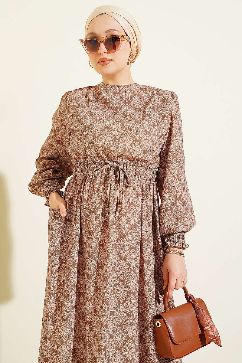 https://cdn.pazarium.com.tr/bel-lastikli-etnik-desen-elbise-camel-815727-20-B.jpg