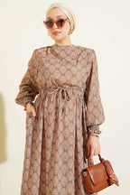 https://cdn.pazarium.com.tr/bel-lastikli-etnik-desen-elbise-camel-815727-20-B.jpg
