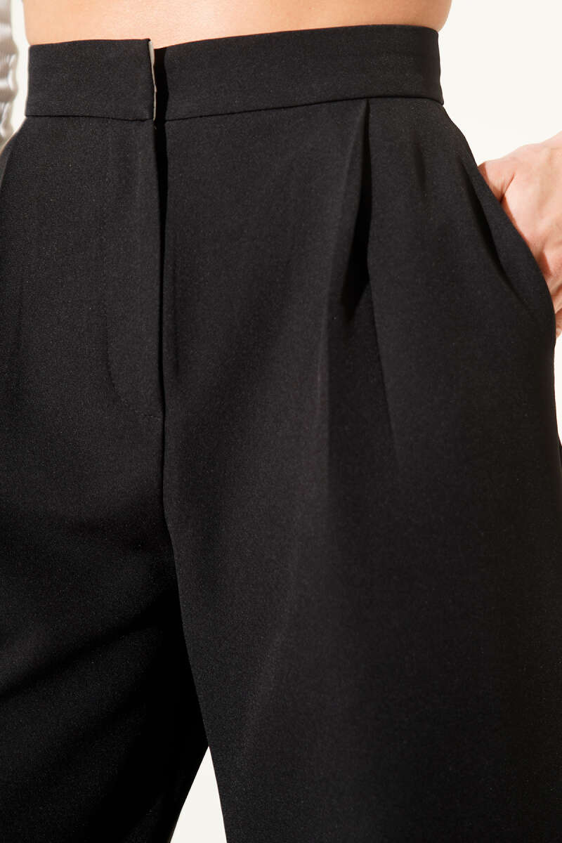 Wide Leg Trousers with Waist Collar