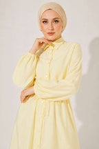 https://cdn.pazarium.com.tr/bel-tunelli-gomlek-yaka-uzun-tunikli-ikili-takim-sari-802610-19-B.jpg