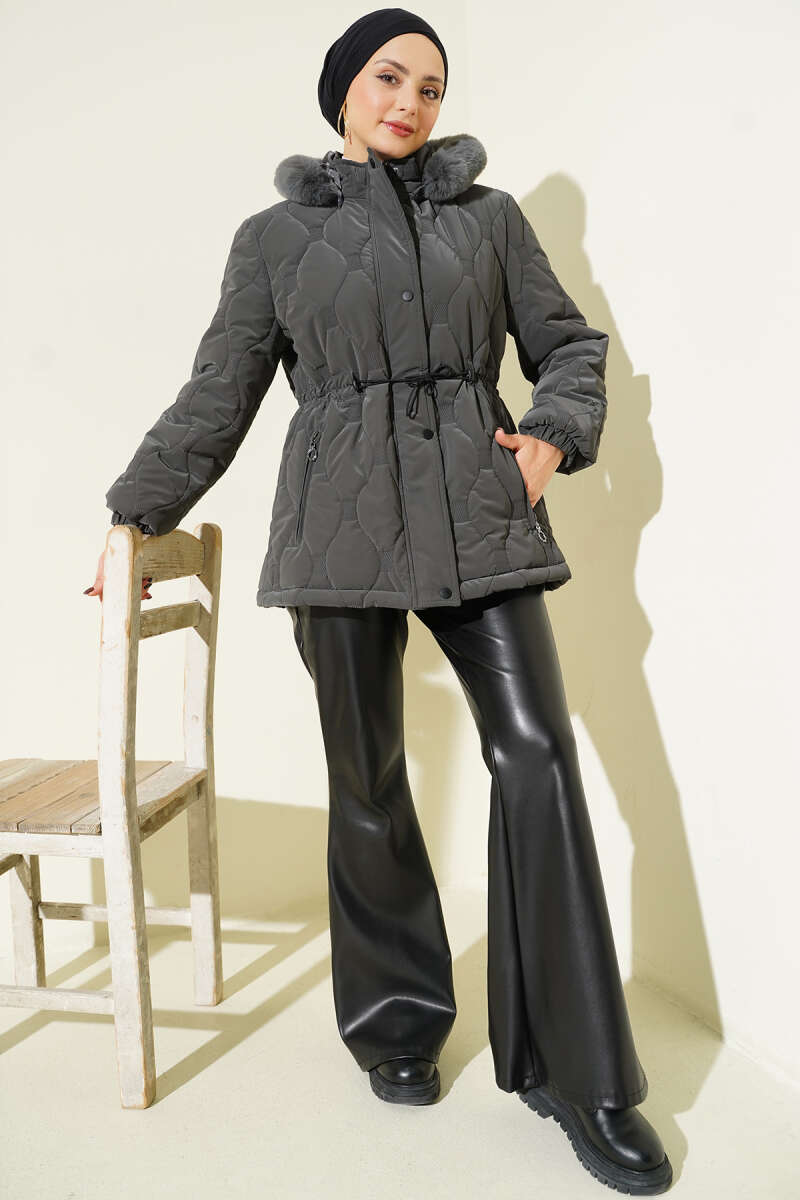 https://cdn.pazarium.com.tr/bel-tunelli-kapusonlu-kisa-kapitone-mont-fume-714347-17-B.jpg