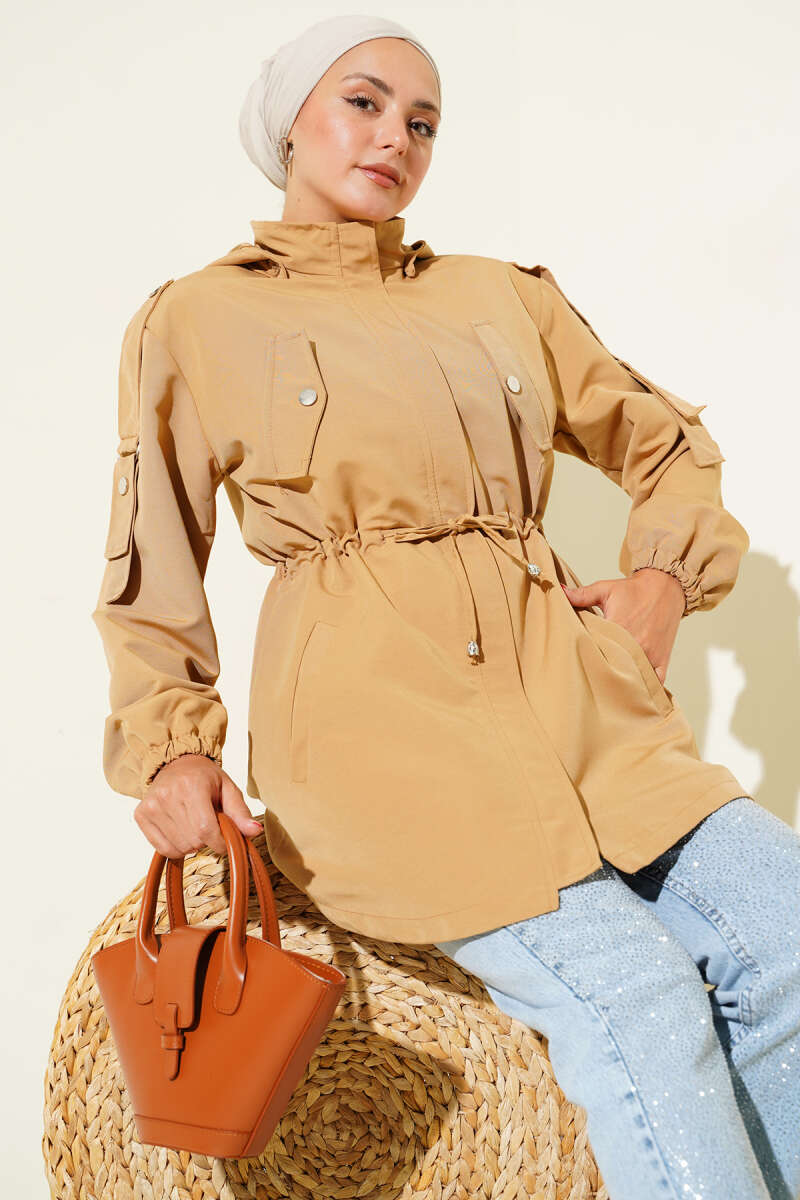 https://cdn.pazarium.com.tr/bel-tunelli-kapusonlu-trenckot-camel-677665-16-B.jpg