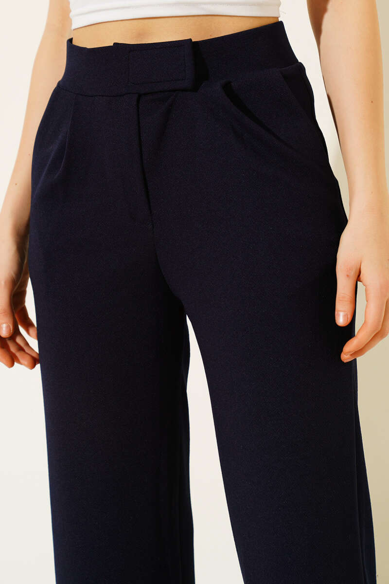 Beli Cırtlı Geniş Paça Pantolon