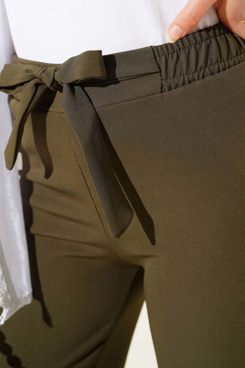 Beli Kuşak Detaylı Kumaş Pantolon