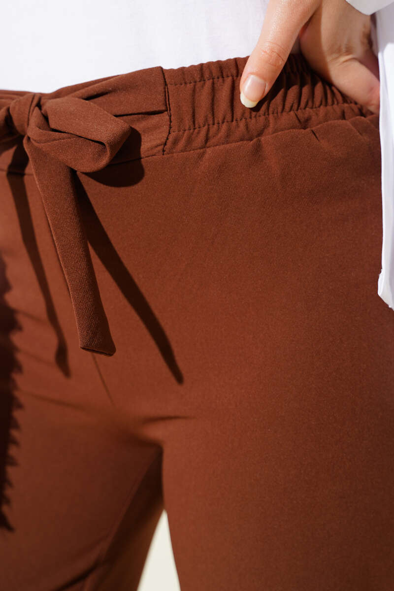Beli Kuşak Detaylı Kumaş Pantolon