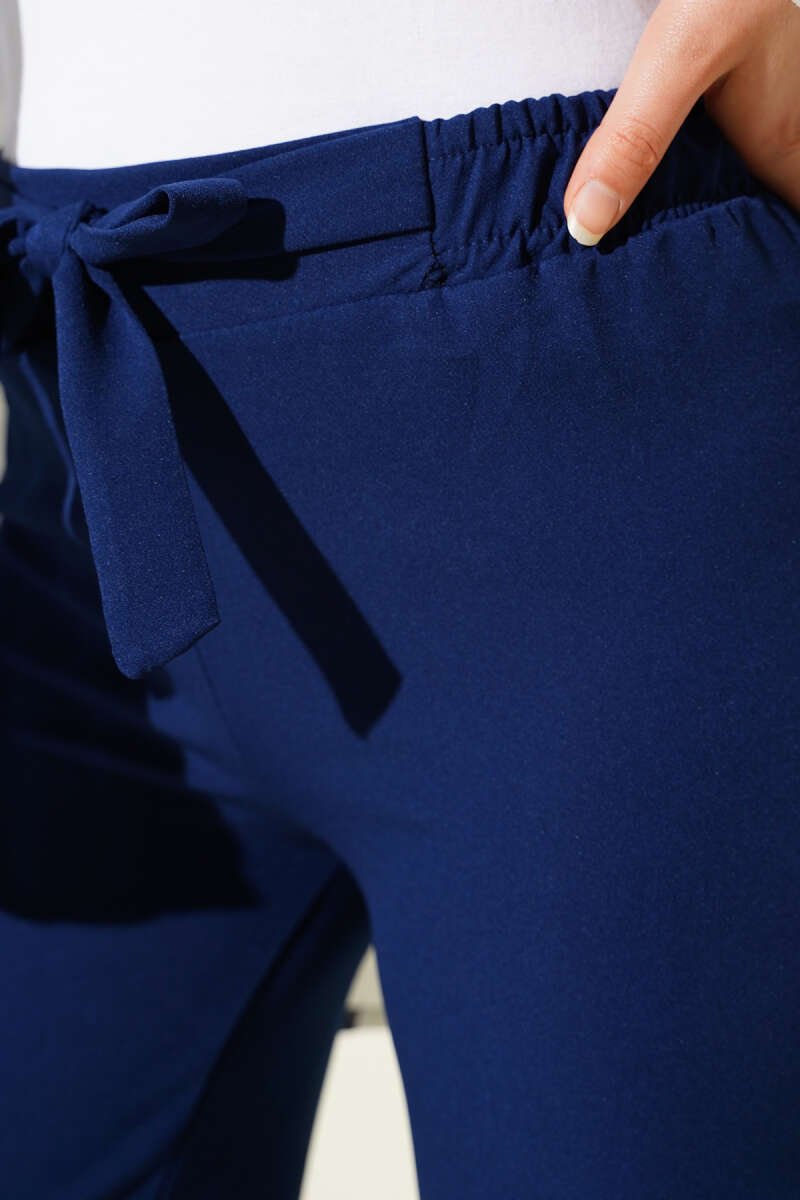 Beli Kuşak Detaylı Kumaş Pantolon