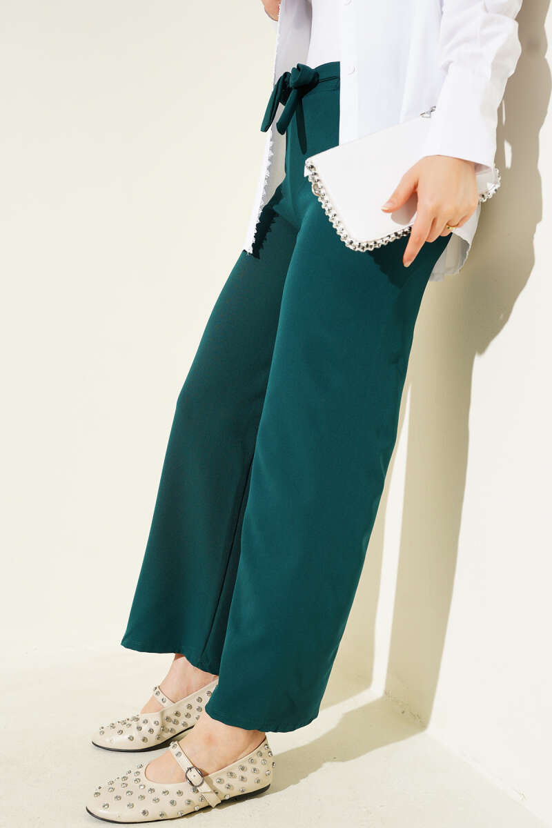 Beli Kuşak Detaylı Kumaş Pantolon
