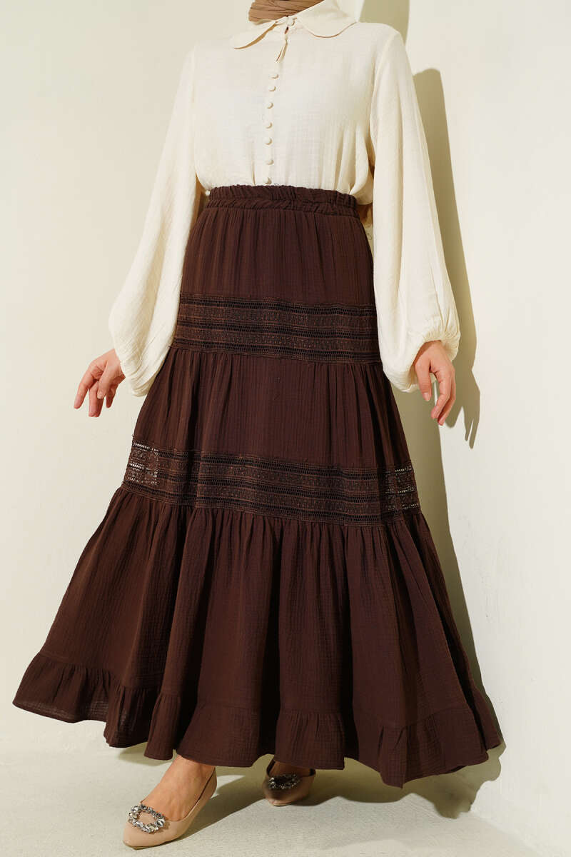 https://cdn.pazarium.com.tr/beli-lastikli-gupur-seritli-muslin-etek-kahve-745188-18-B.jpg