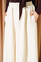 https://cdn.pazarium.com.tr/beli-lastikli-oversize-pacali-pantolon-bej-763882-18-B.jpg