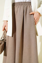 https://cdn.pazarium.com.tr/beli-lastikli-oversize-pacali-pantolon-vizon-763865-18-B.jpg