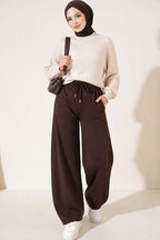https://cdn.pazarium.com.tr/beli-lastikli-oversize-pantolon-kahve-842437-20-B.jpg