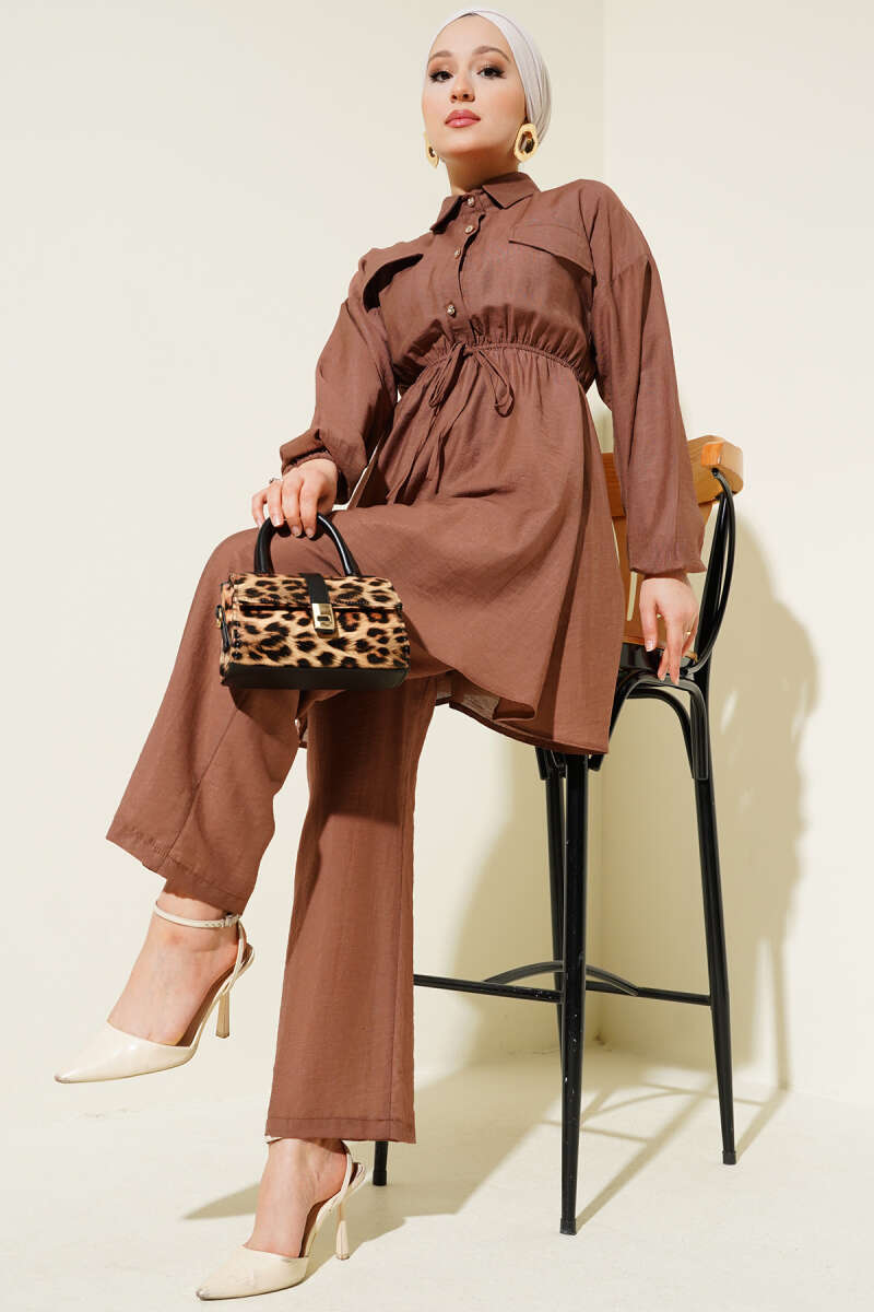 https://cdn.pazarium.com.tr/beli-lastikli-tas-dugmeli-ikili-takim-kahve-588161-14-B.jpg
