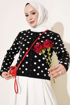 https://cdn.pazarium.com.tr/benek-desenli-triko-hirka-siyah-822880-20-B.jpg