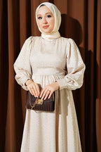 https://cdn.pazarium.com.tr/bilek-dugmeli-jakar-desenli-elbise-tas-818422-20-B.jpg