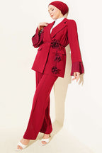 https://cdn.pazarium.com.tr/bilek-pileli-cicek-broslu-blazer-takim-bordo-777825-19-B.jpg