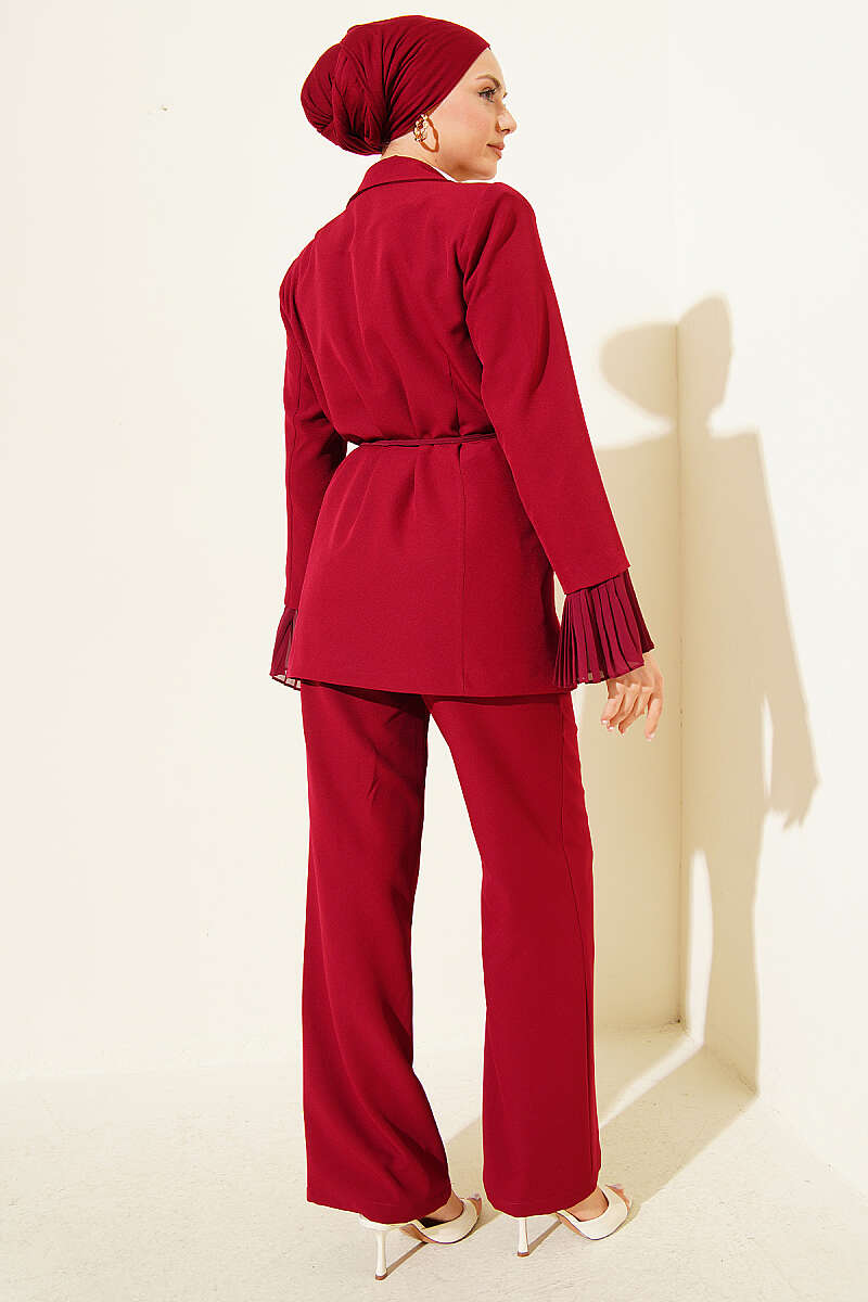 https://cdn.pazarium.com.tr/bilek-pileli-cicek-broslu-blazer-takim-bordo-777831-19-B.jpg