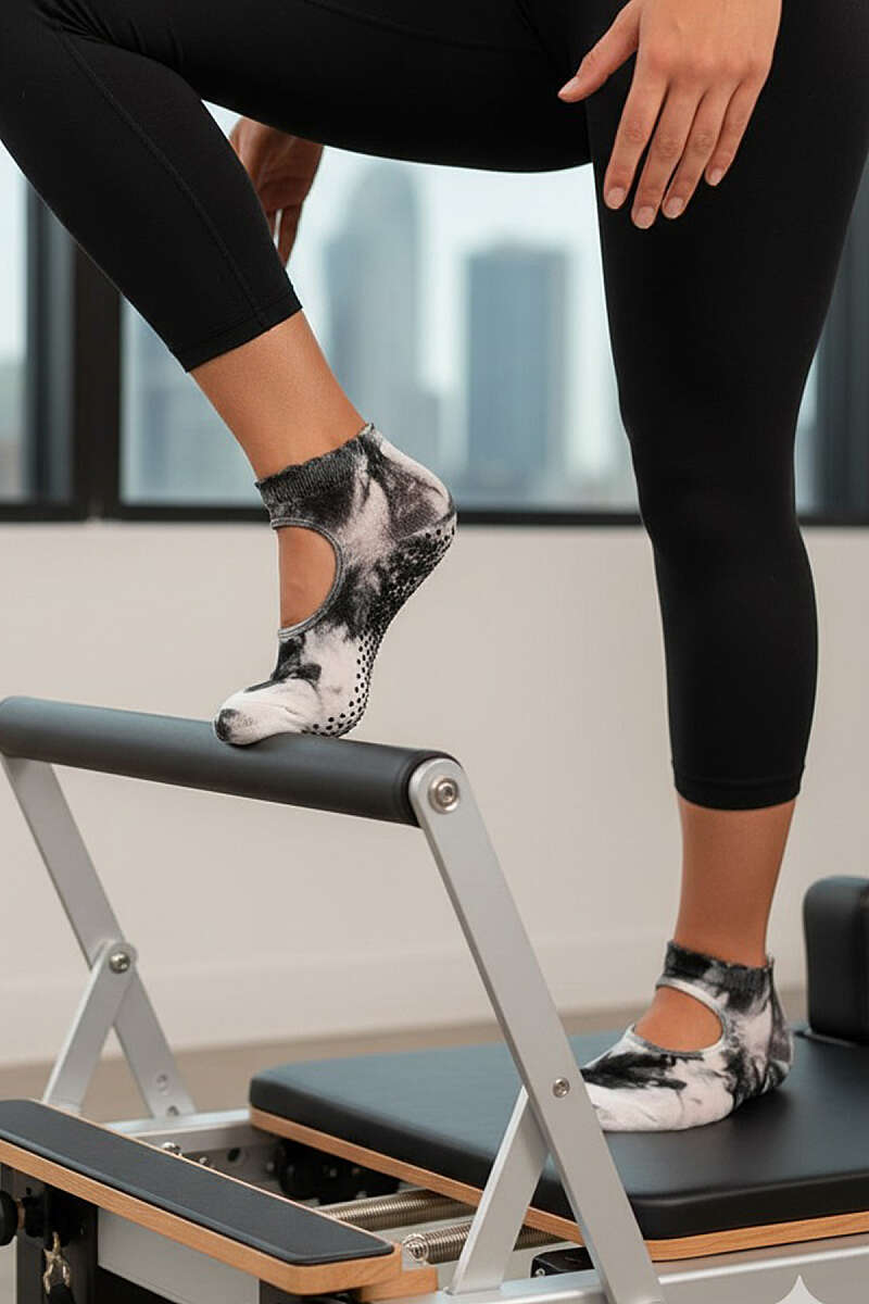 https://cdn.pazarium.com.tr/bilekli-yoga-ve-pilates-kadin-corap-asorti-1-818813-20-B.jpg