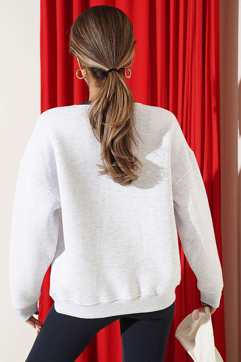 https://cdn.pazarium.com.tr/bisiklet-yaka-ayicik-baskili-sweatshirt-melanj-gri-822436-20-B.jpg