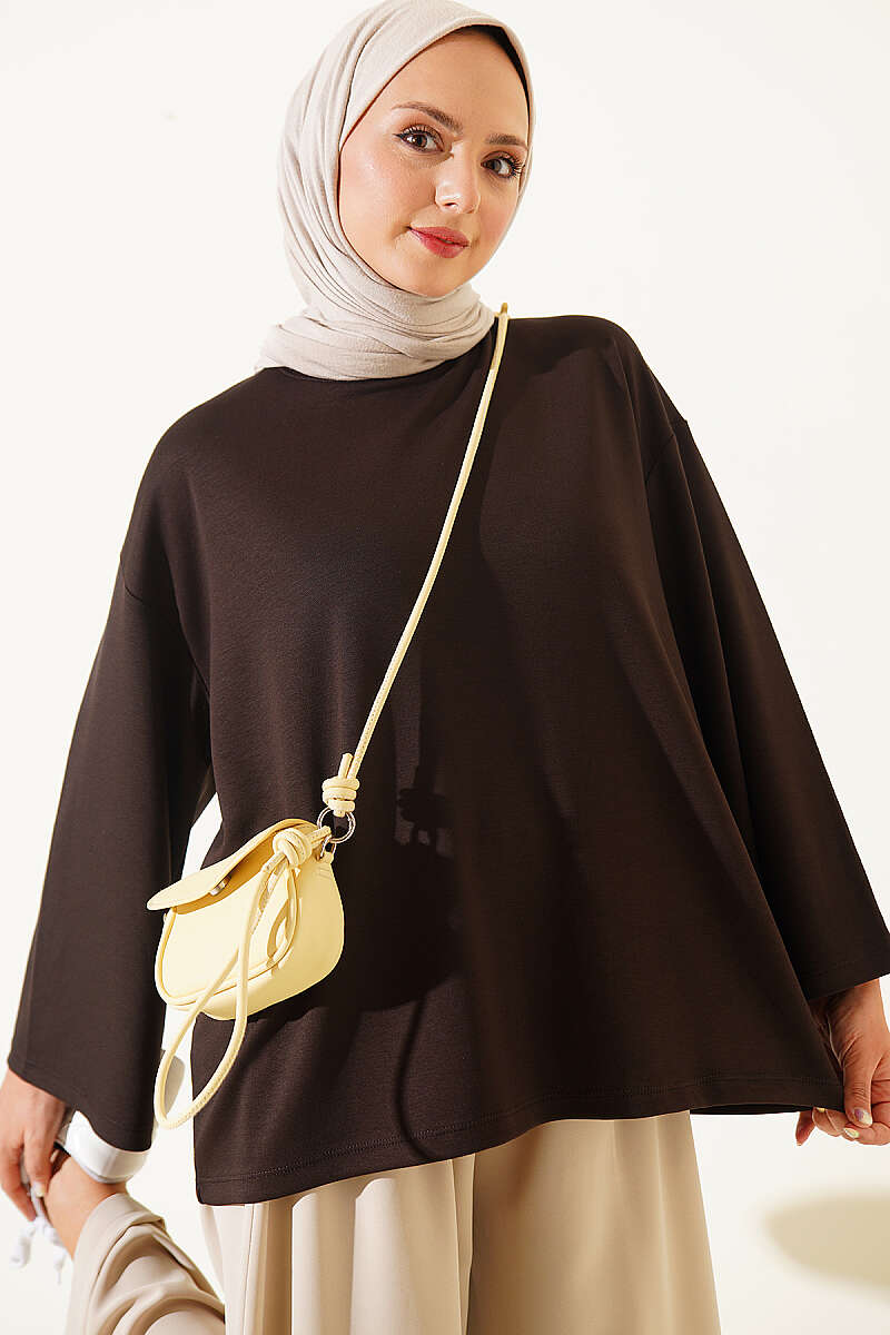 https://cdn.pazarium.com.tr/bisiklet-yaka-basic-loysa-tunik-kahve-812892-20-B.jpg