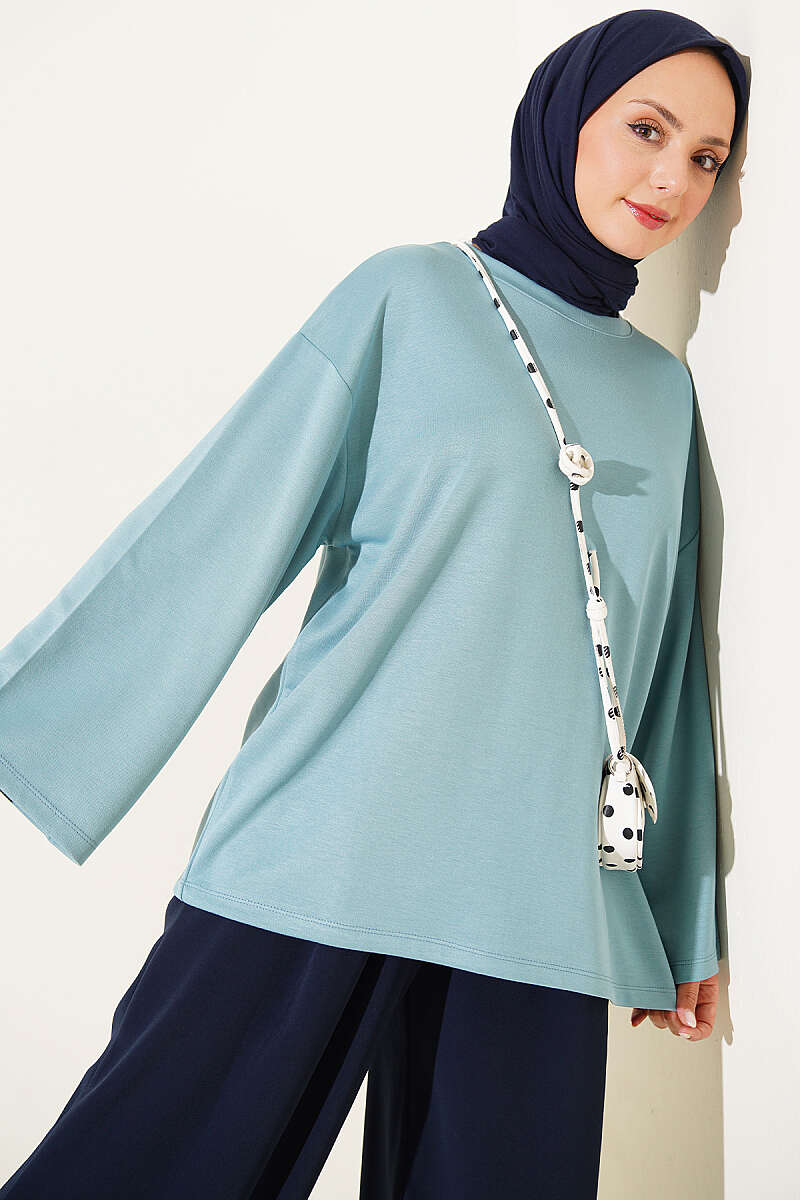 https://cdn.pazarium.com.tr/bisiklet-yaka-basic-loysa-tunik-petrol-812887-20-B.jpg