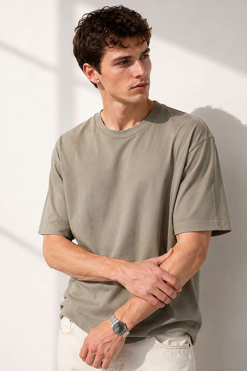 https://cdn.pazarium.com.tr/bisiklet-yaka-basic-oversize-erkek-t-shirt-haki-782513-19-B.jpg