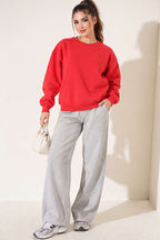 https://cdn.pazarium.com.tr/bisiklet-yaka-basic-uc-iplik-sweatshirt-kirmizi-841635-20-B.jpg