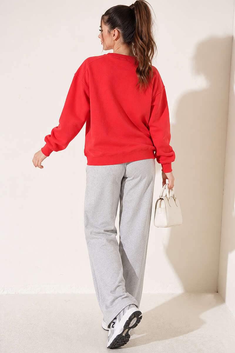 https://cdn.pazarium.com.tr/bisiklet-yaka-basic-uc-iplik-sweatshirt-kirmizi-841637-20-B.jpg
