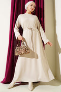 Detailliertes Kleid mit Rundhalsausschnitt und Taillentunnel