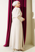 Detailliertes Kleid mit Rundhalsausschnitt und Taillentunnel
