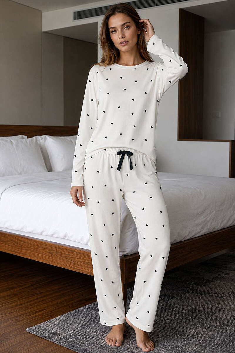 https://cdn.pazarium.com.tr/bisiklet-yaka-desenli-pijama-takimi-asorti-8-818775-20-B.jpg