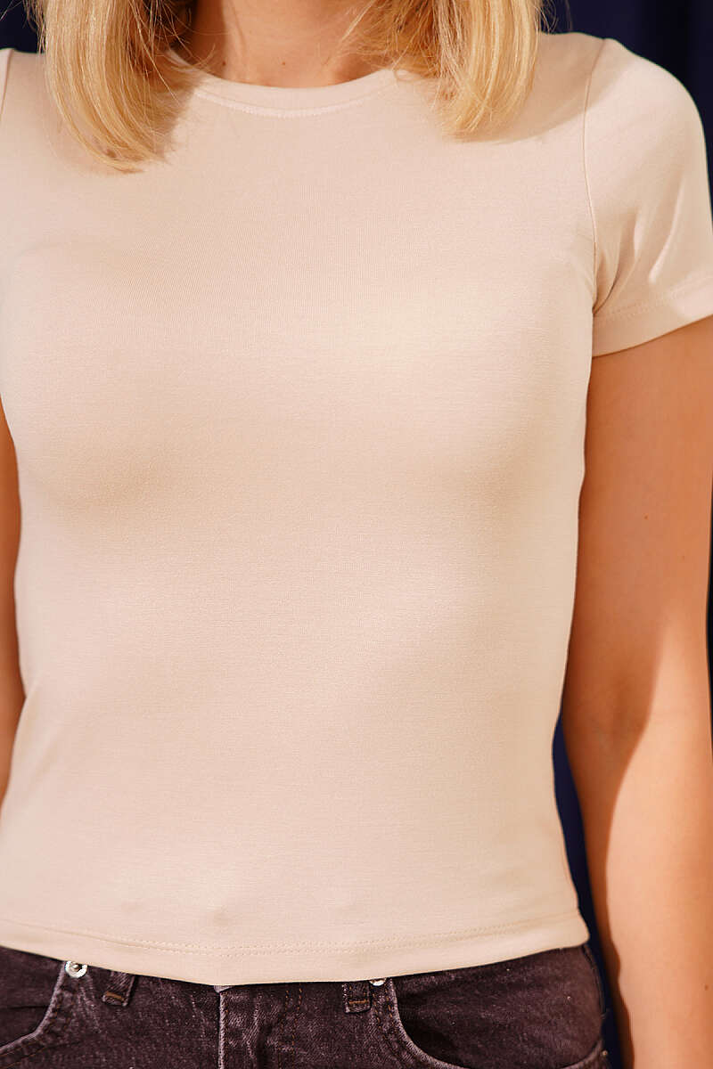 https://cdn.pazarium.com.tr/bisiklet-yaka-duz-t-shirt-bej-803504-19-B.jpg