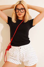 https://cdn.pazarium.com.tr/bisiklet-yaka-duz-t-shirt-siyah-803844-19-B.jpg