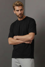 https://cdn.pazarium.com.tr/bisiklet-yaka-erkek-t-shirt-siyah-741268-18-B.jpg